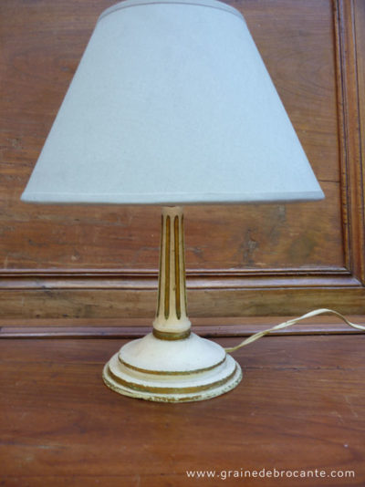 Petite lampe ancienne en bois peint