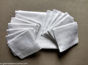 nappe ancienne blanche et ses 12 servietes monogrammées
