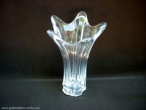 Vase en cristal en forme de corolle