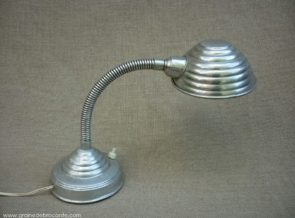 lampe vintage en fer blanc