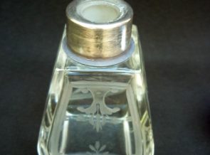 Flacons de parfum en argent massif et cristal taillé 19ème