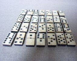 jeu de dominos ancien