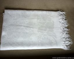 nappe ancienne blanche