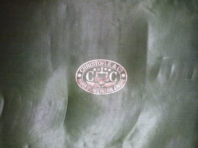 Ménagère en métal argenté de 38 pièces dont une louche et une grande cuillère de service dans son coffret d'origine signée Christofle
