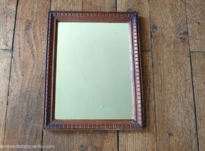 Petit miroir en bois ancien