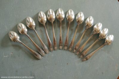 petites cuilléres en métal argenté style art déco