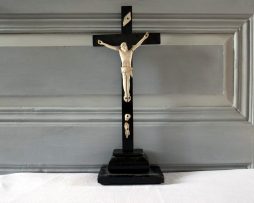 crucifix janseniste en bois et os ancien