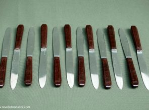12 couteaux bakelite