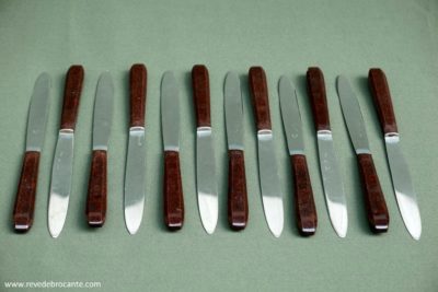12 couteaux bakelite