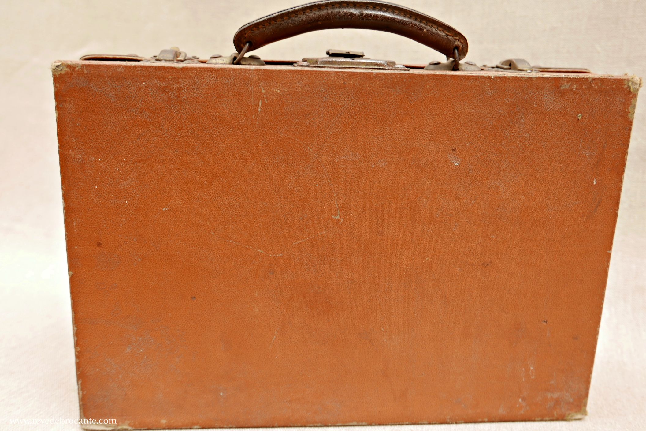 Valise marron en carton - Rêve de Brocante